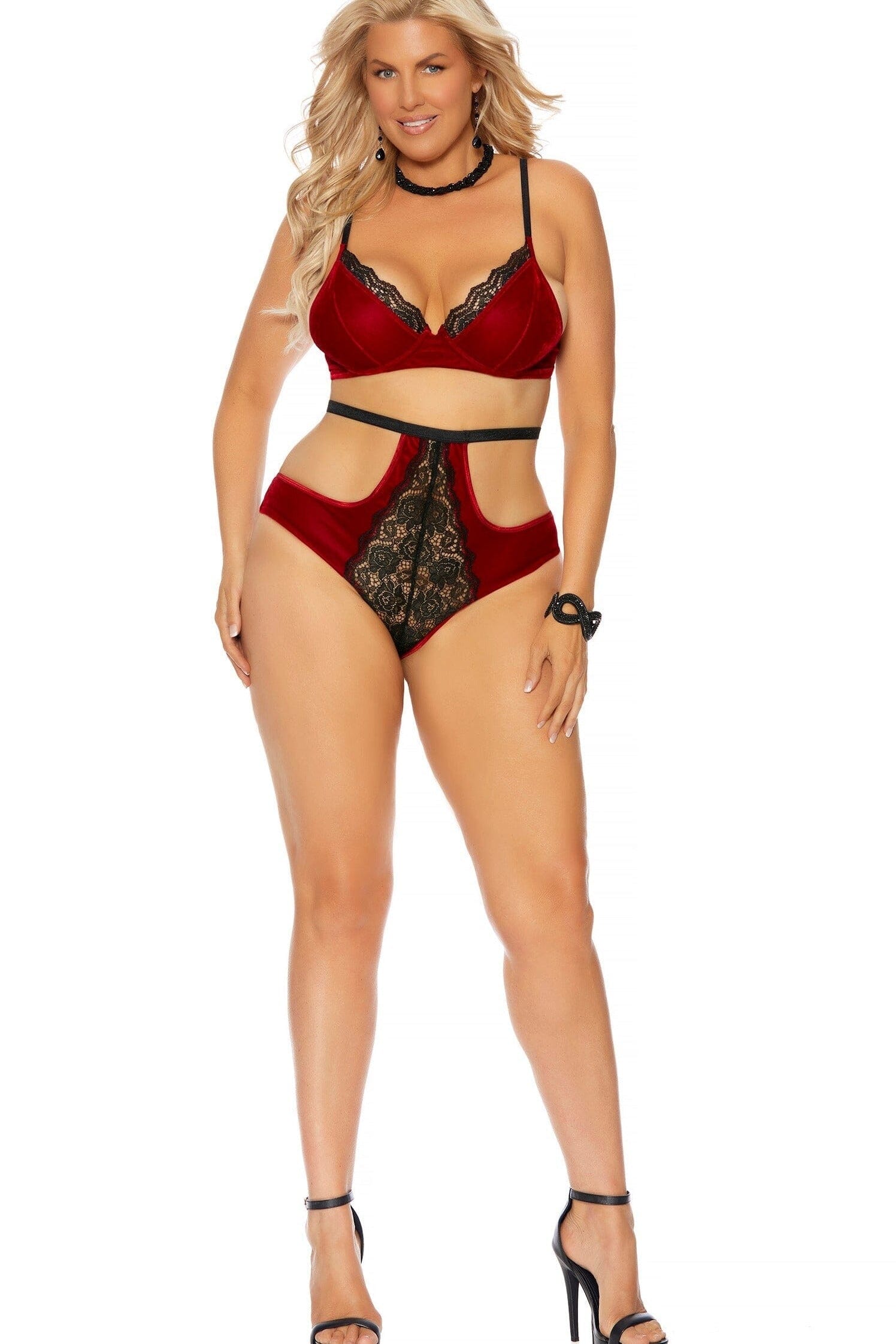 Plus Size Velvet And Lace Set With Underwire Cups